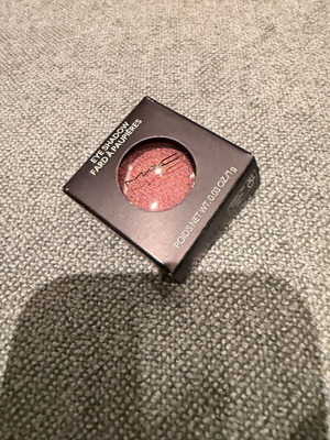 Multichrome Single Eye Shadow Compact Kaleidoscope new