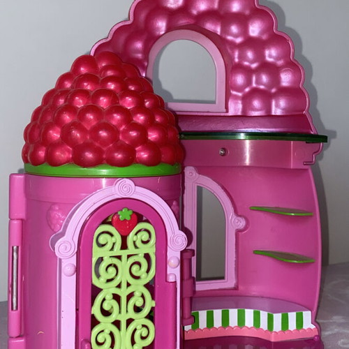 Strawberry Shortcake Fresh Fashion Boutique dollhouse used