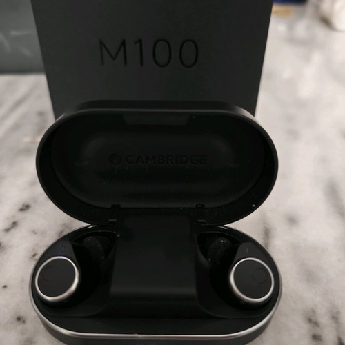 Cambridge Audio Melomania M100 like new in ear monitors high fidelity
