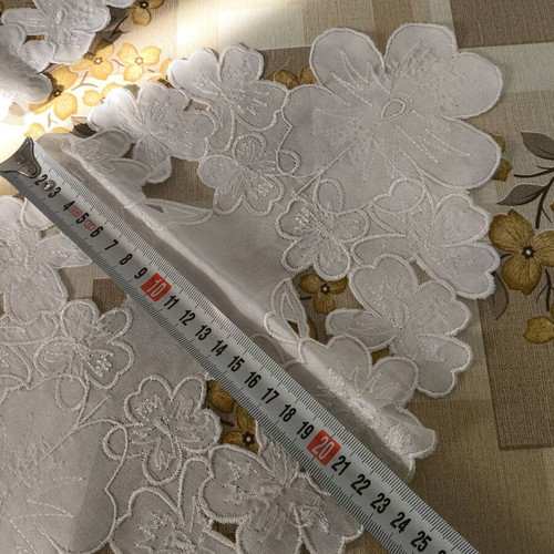 White doilies new, set of 2 with flower design