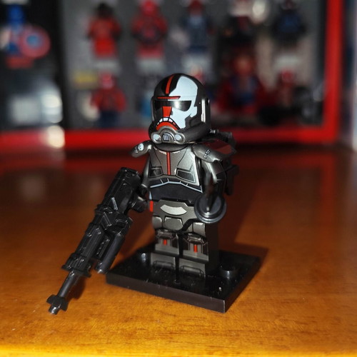 Hunter figure from Star Wars The Bad Batch like new, with accessories