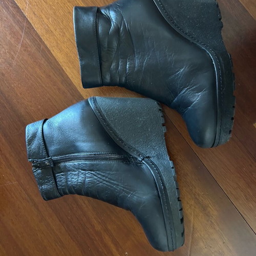 Sax platform ankle boots like new, black leather, size 38