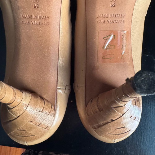 Yves Saint Laurent vintage leather pumps size 36.5, like new, beige