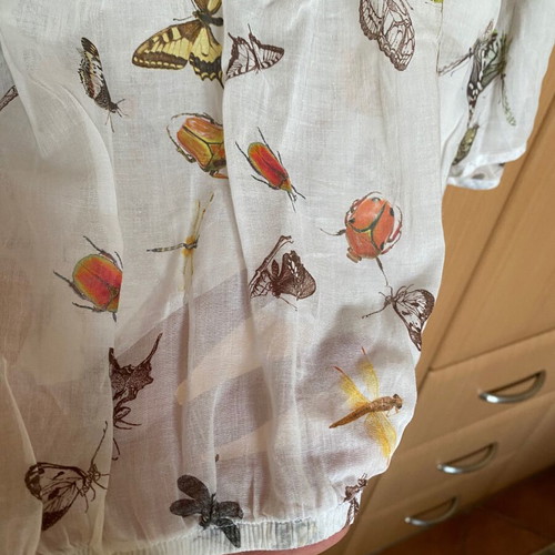 Thin butterfly shirt size M like new, white