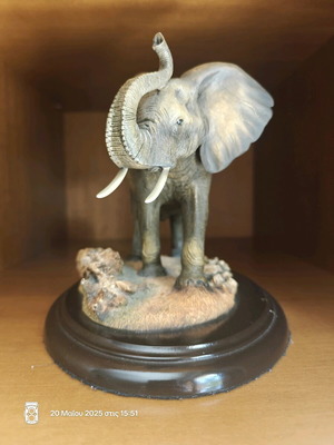 Features of Knysma souvenir new, hand crafted, limited edition