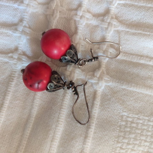 Vintage earrings with red coral and filigree metalwork