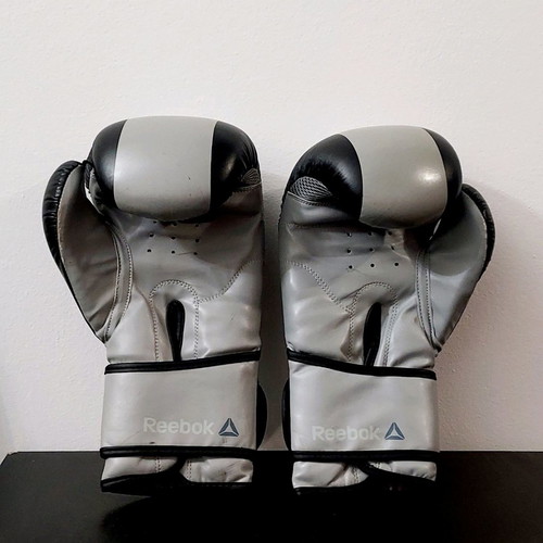 Reebok boxing gloves used, grey/black