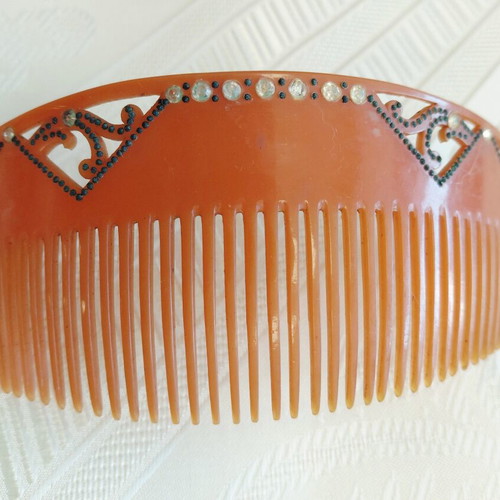 Vintage women's hair combs set of 4, like new, 1960s