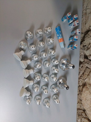 Λάμπες led και αλογόνου μεταχειρισμένες, ανάβουν όλες