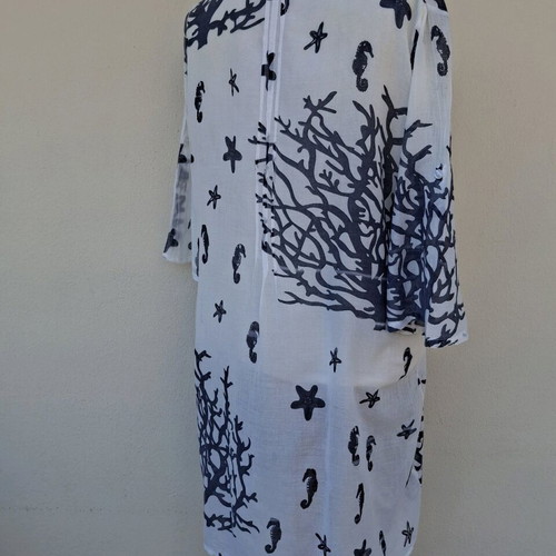 Tunic with coral design like new, sizes M-L, white and blue