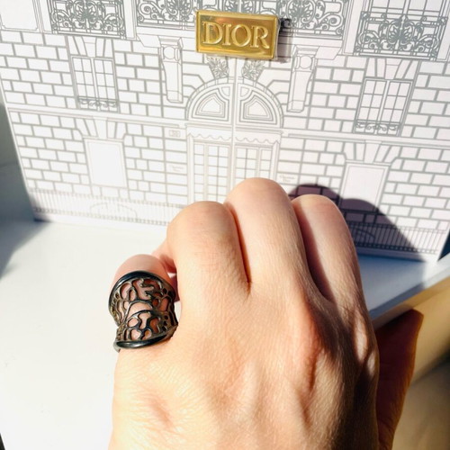 Sevalier ring like new with beautiful design