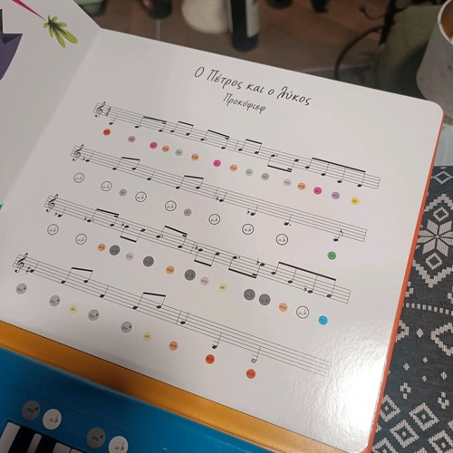Book with keyboard like new, Playing classical music