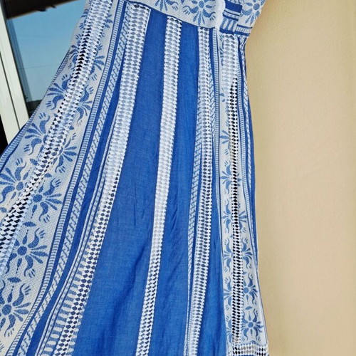 Karavan dress like new with blue-white embroidery and airy fit