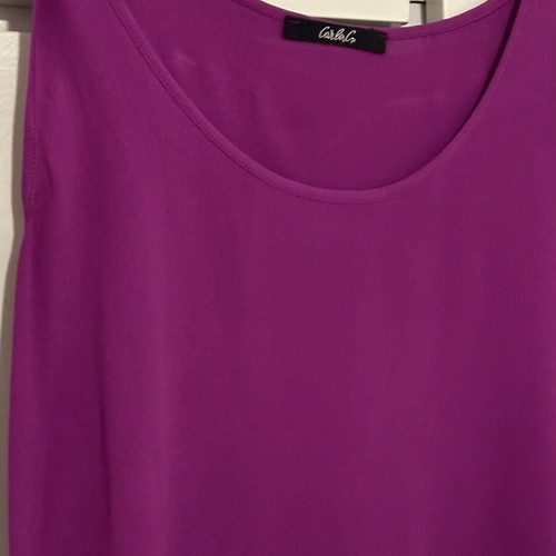T-shirt dark purple like new, comfortable fit, size M