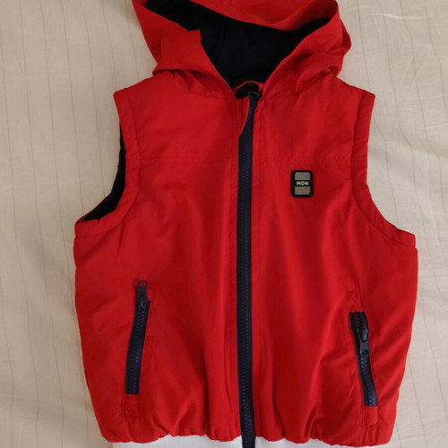 Mandarino sleeveless children's vest size 4 like new, red