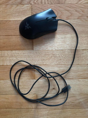 Razer Deathadder mouse like new with green illuminated logo