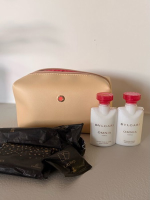 Bvlgari toiletry bag new, beige, with Omnia lotion and accessories