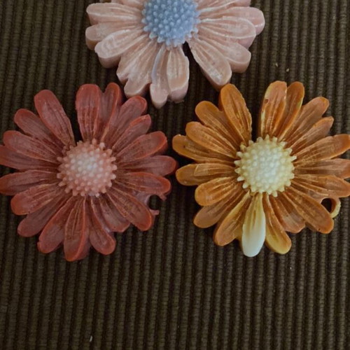 Daisy candles pack of 3 new