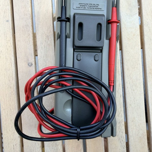 Fluke 77 Multimeter used with original probes and new battery