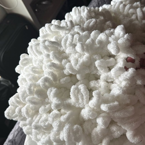 Puffy yarn used, over 10 skeins, white color