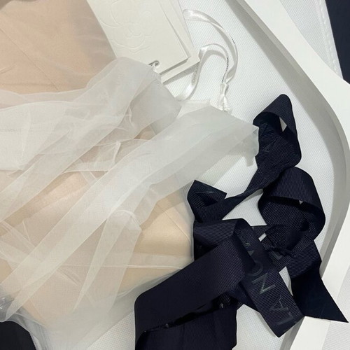 Milla Nova wedding dress SS24 new, white with detachable sleeves and lining