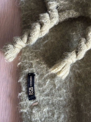 BSB scarf new, light green