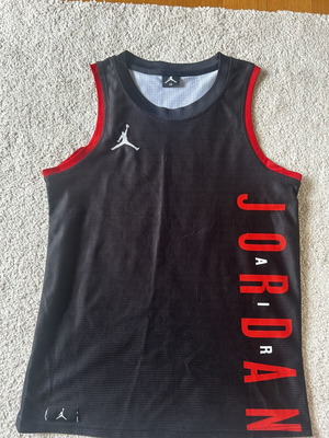 Jordan T-shirt καινούργιο, μέγεθος S, μαύρο και κόκκινο