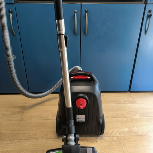 Dirt Devil vacuum cleaner like new with HEPA filter and 750W motor