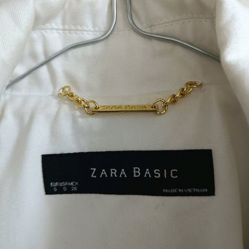 Zara trench coat white new with gold details, size Small