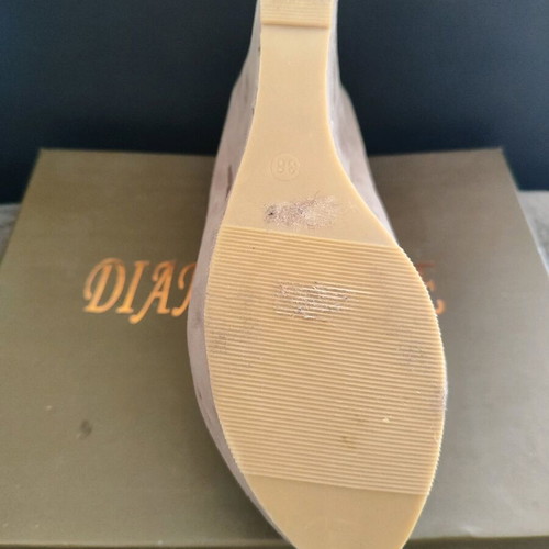 Castor platform beige pumps size 38 like new