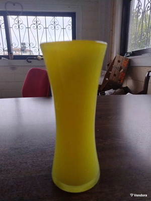 Glass yellow vase used, flowerpot with small chip