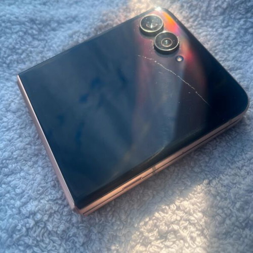 Motorola Razr 60 Ultra smartphone, 16GB RAM, 512GB storage