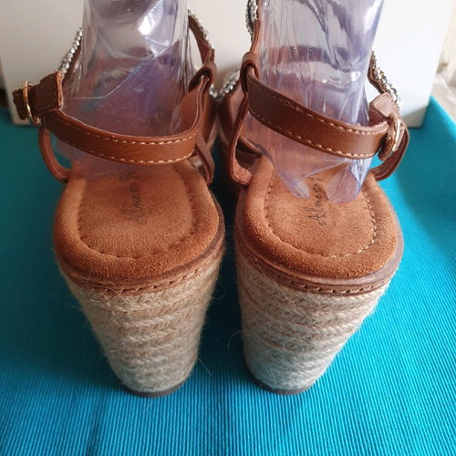 Alma En Pena women's sandals used, brown with blue crystals, size 39