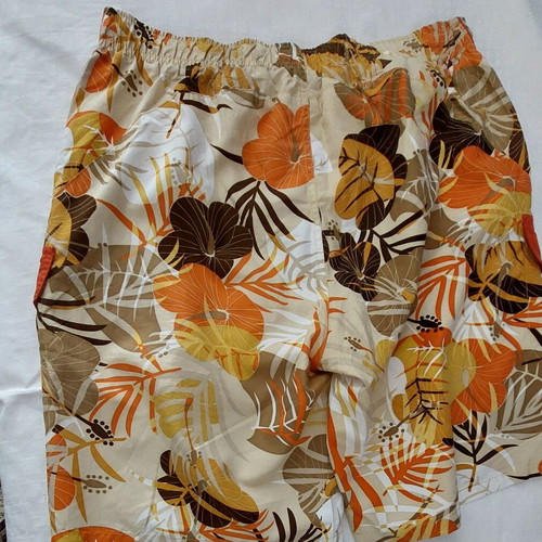Men's swim shorts like new, printed earth tones, size L