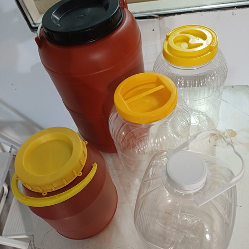 Plastic food containers set of 5, new