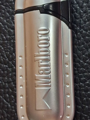 Marlboro metal lighter like new, refillable, windproof