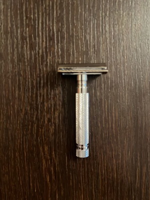 Parker 97R Traditional Double Safety Razor set like new with Proraso and Bluebeards Revenge