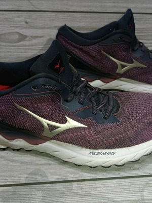 Mizuno Wave Skyrise sports shoes like new, size 39, purple
