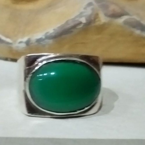 Sterling silver ring with green onyx cabochon used