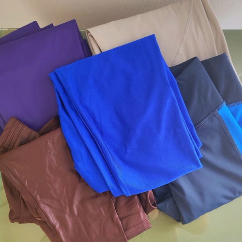 Set of 5 leggings like new, various sizes and designs