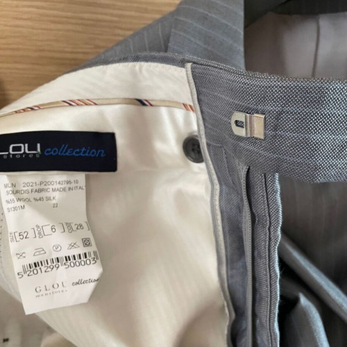 Italian suit size 52 with classic comfortable fit, jacket and trousers