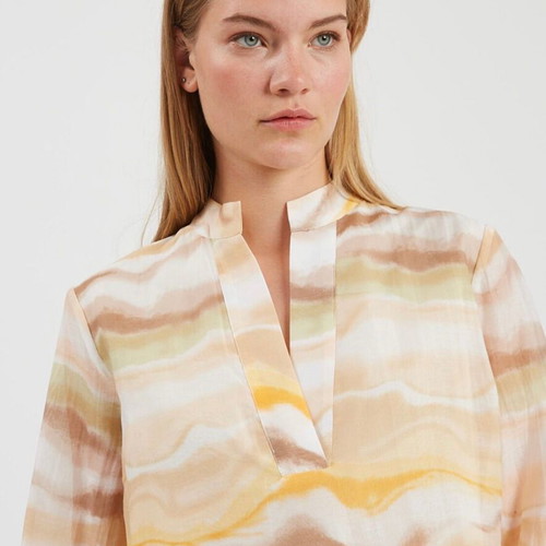 Minimum blouse like new with pastel print and V-neck