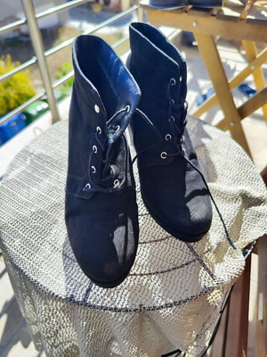 Black suede winter platform boots used size 37