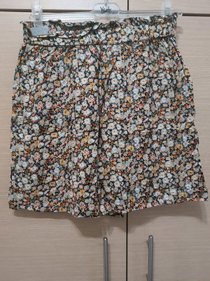 LC Waikiki Women's Bermuda shorts like new, multicolor, size S
