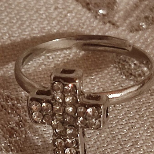 Cross ring like new, silver color, not silver material