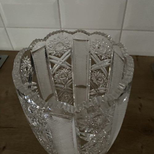 Crystal vase like new, heavy and stable