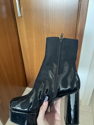Black fire boots size 38