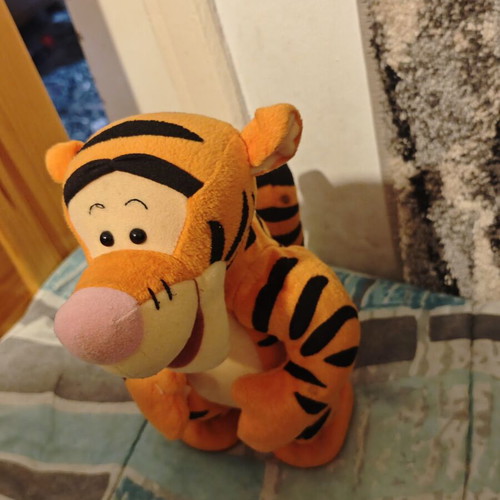 Tigger plush toy with jumping mechanism, Mattel 1998 model