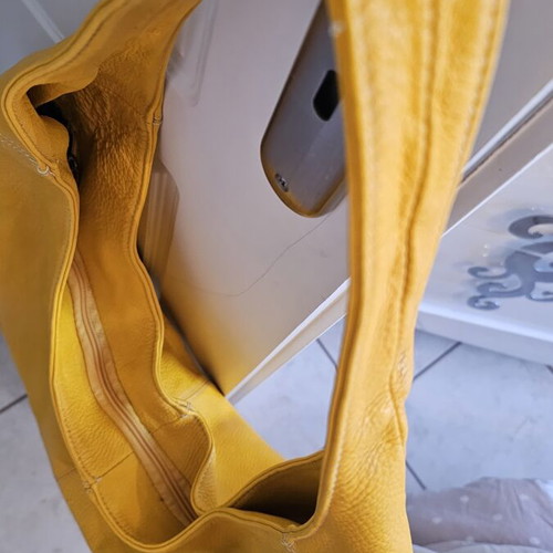 Italy leather shoulder bag used, yellow