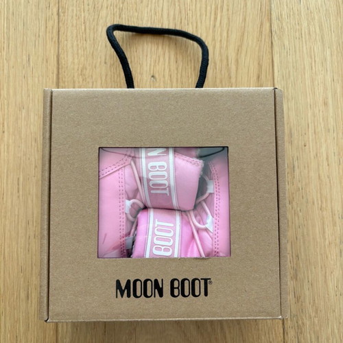Moon Boot baby pink snow boots new No 17-18